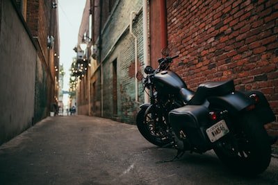 Le bridage de moto et ses réglementations