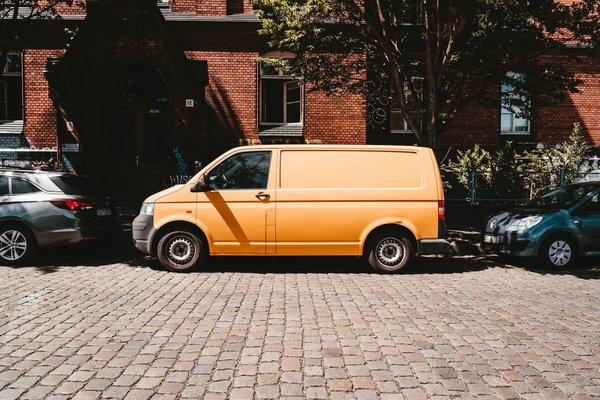 Acheter un véhicule utilitaire d'occasion pour débuter son activité