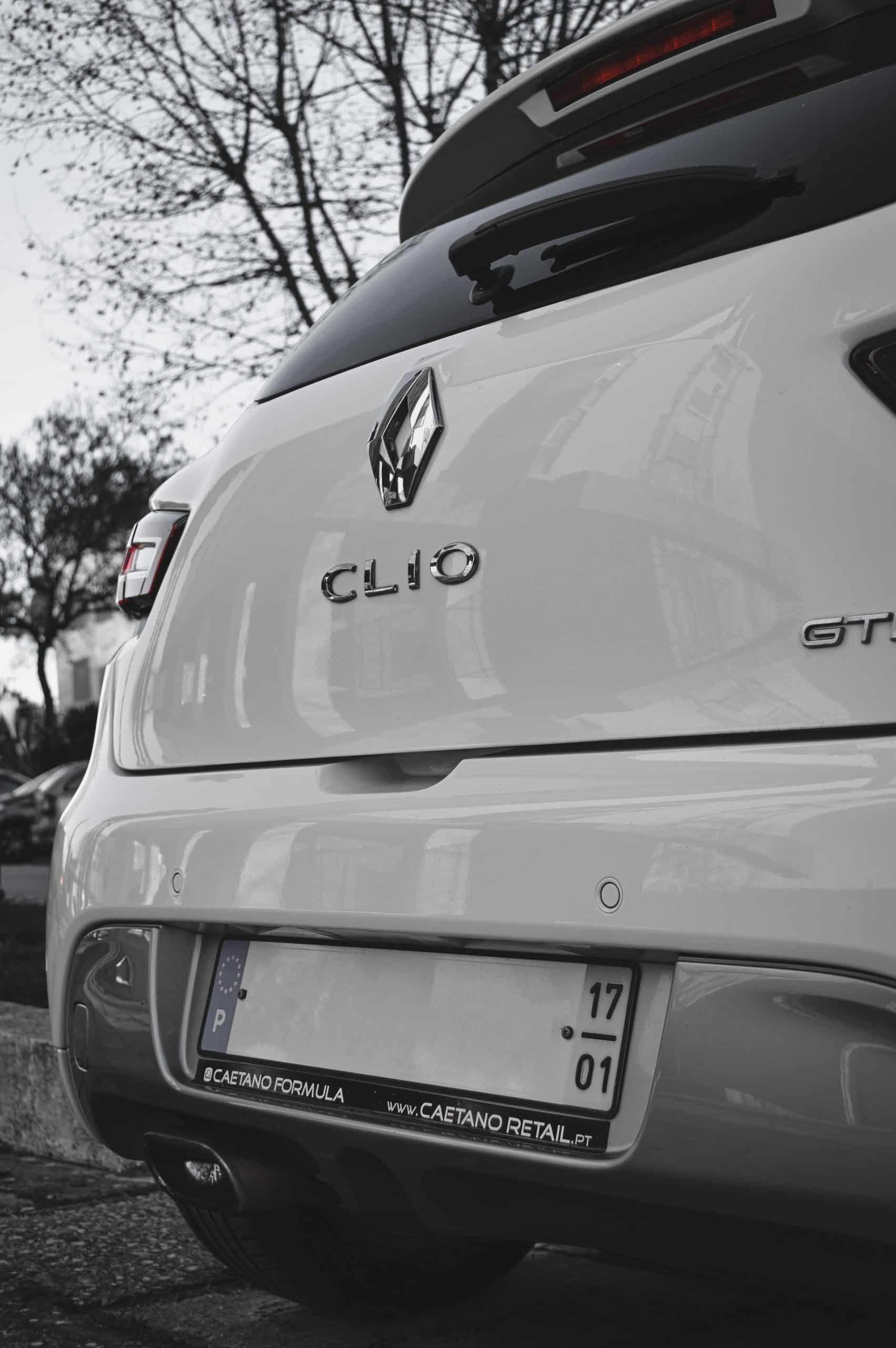 Changer le miroir rétroviseur sur Renault Clio